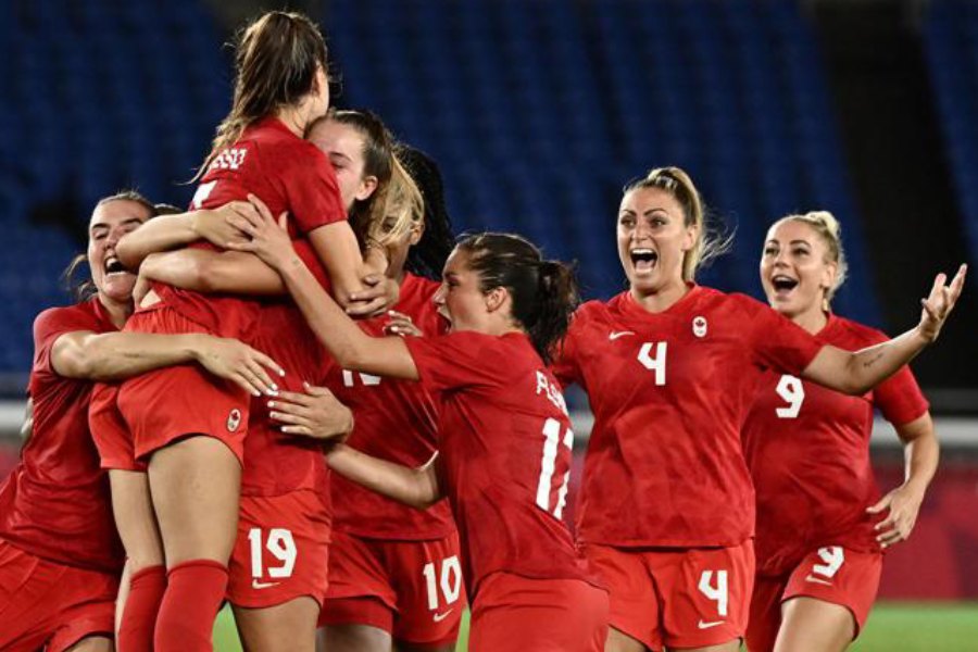 picture of Canada women football team