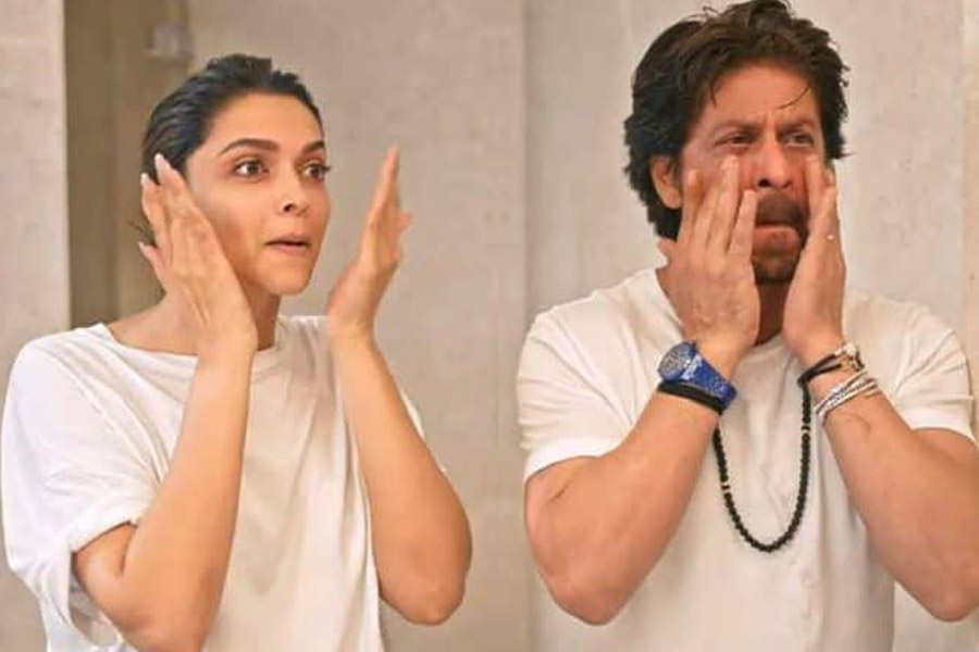 Shah Rukh Khan and Deepika Padukone