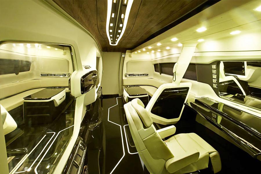 make up van of Shah Rukh Khan