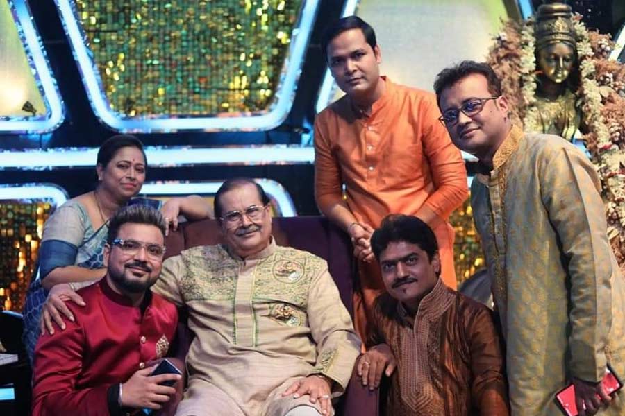 Picture Of Sa re ga ma pa mahaguru Pandit Ajay Chakraborty and mentors