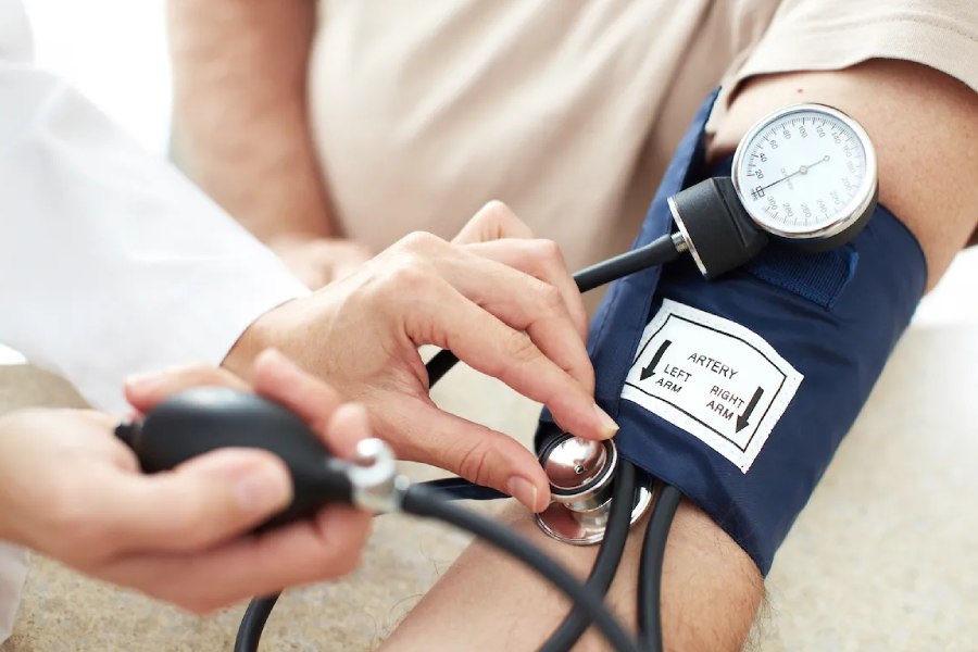 image of measuring blood pressure.
