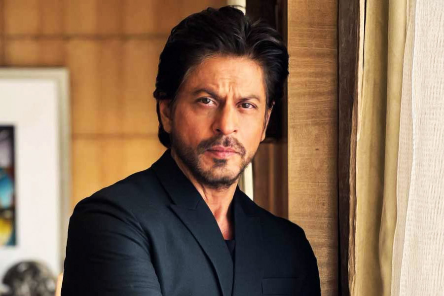 Bollywood Actor Shah Rukh Khan couldn’t able to enter his film’s Mahurat stopped by security guard
