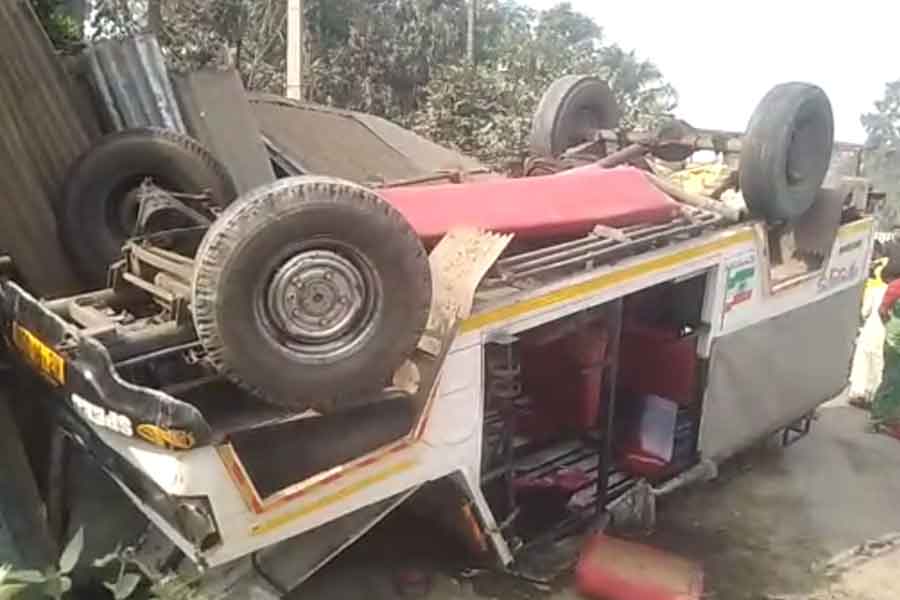 One died and many injured due to an accident at Chakdaha