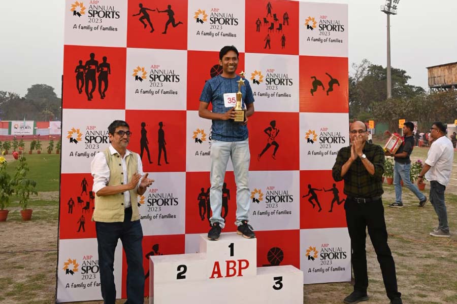 সর্বশেষে পুরস্কার বিতরণী অনুষ্ঠান।