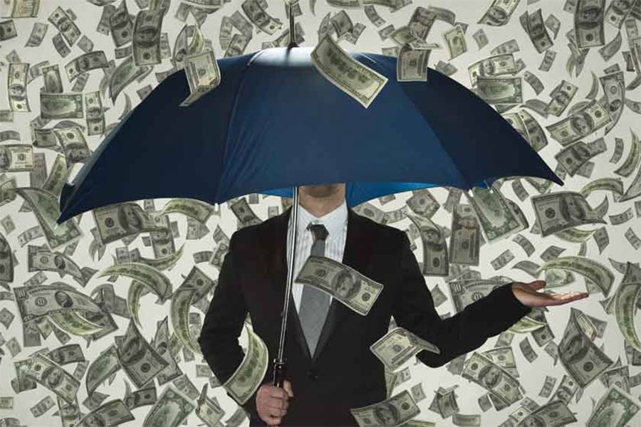 দ্বিতীয় কারণটি খুবই সাধারণ। কেউ বলে এক ধনী ব্যক্তি, যাঁর পদবি ছিল হাতি, তিনি বাগানবাড়ি বানিয়েছিলেন এই এলাকায়। তার পর থেকেই এই জায়গার নাম ‘হাতিবাগান’ হয়।