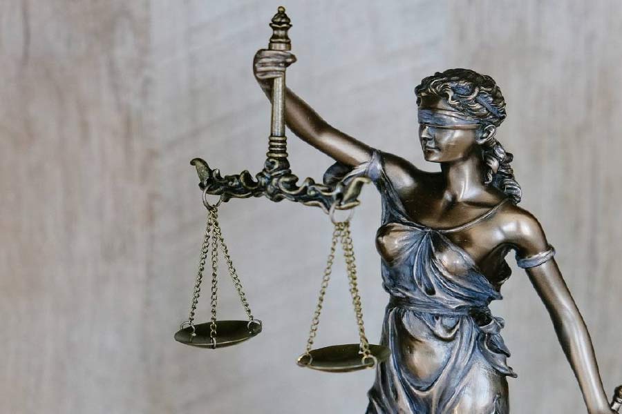 বহু ক্ষেত্রে অবদান এবং বহু জটিল কেসের নিষ্পত্তি করার জন্য বহু পুরষ্কারও পেয়েছে ওয়াচটেল।