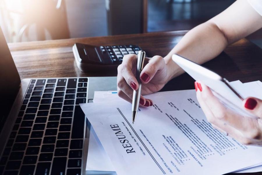 সিভি পিডিএফ ফরম্যাটে বানালে সেটি কোনও ভাবেই এডিট করা যায় না, তাইএই ফরম্যাটে তৈরি সিভি অনেকটাই নিরাপদে থাকে।