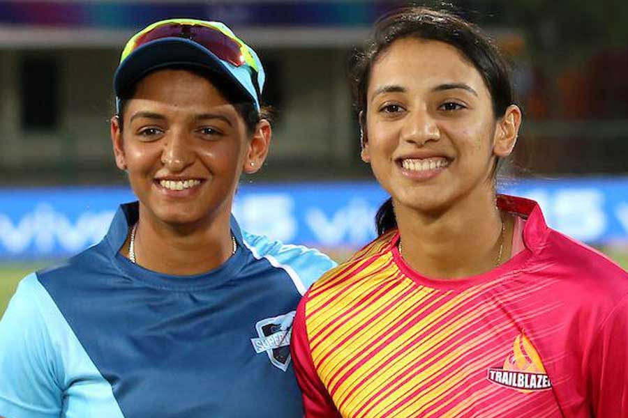 সরাসরি: স্মৃতি মন্ধানার দাম উঠল ৩.৪০ কোটি, হরমনপ্রীতকে মুম্বই নিল ১.৮০ কোটি টাকায়