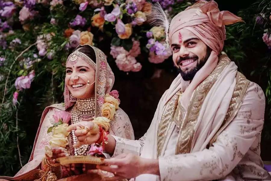 photo of Virat Kohli and Anushka Sharma