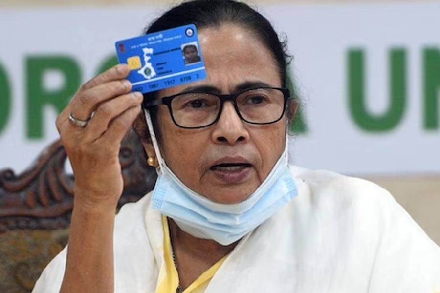 Mamata raised question on Central govts now defunct decision of celebrating cow hug day instead of valentines day