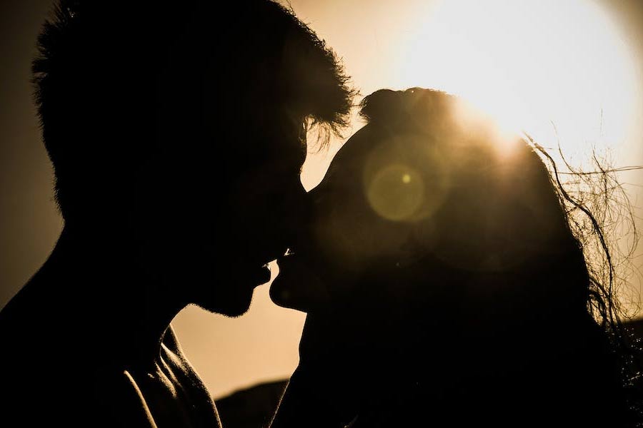 image of kissing.