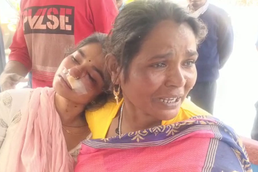 Picture injured wife and her mother in Malda