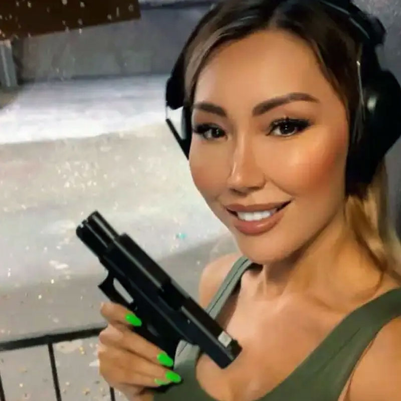 আলিয়ার মতে, কারও মন জয় করতে হলে সকলের আগে প্রয়োজন নিজেকে ভালভাসার। 