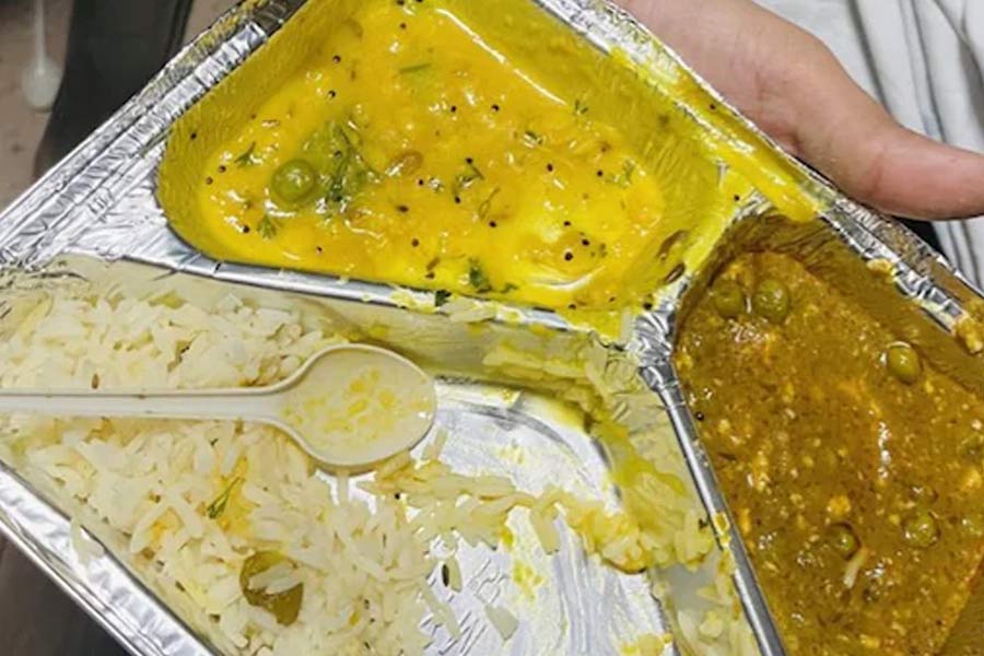 Picture of food served by IRCTC