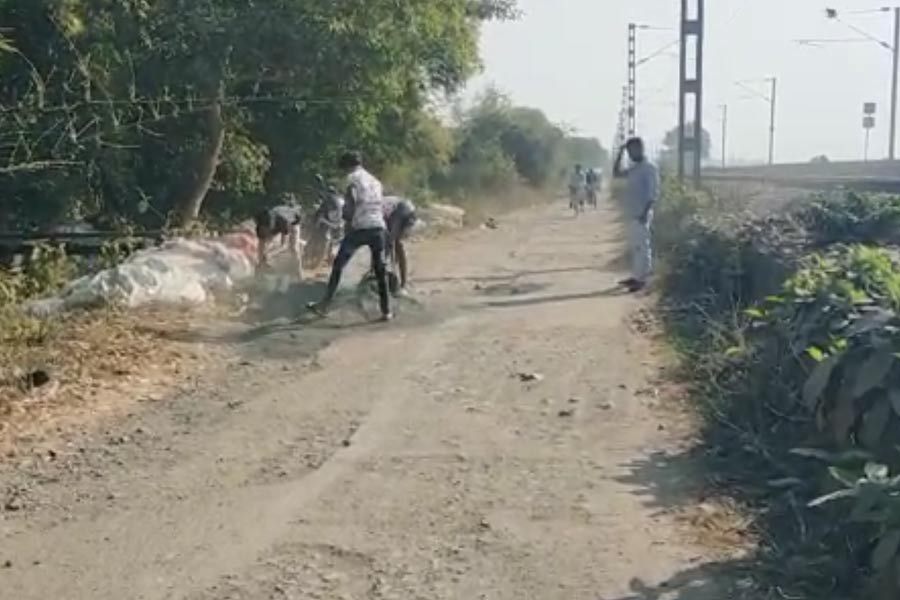 Villagers themselves renovate road as administration did not responded