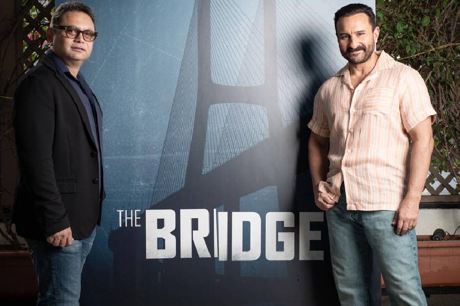 শাইন ইন্ডিয়ার সিইও ঋষি নেগি জানান, ‘দ্য ব্রিজ’- এর চিত্রনাট্য অত্যন্ত শক্তিশালী।