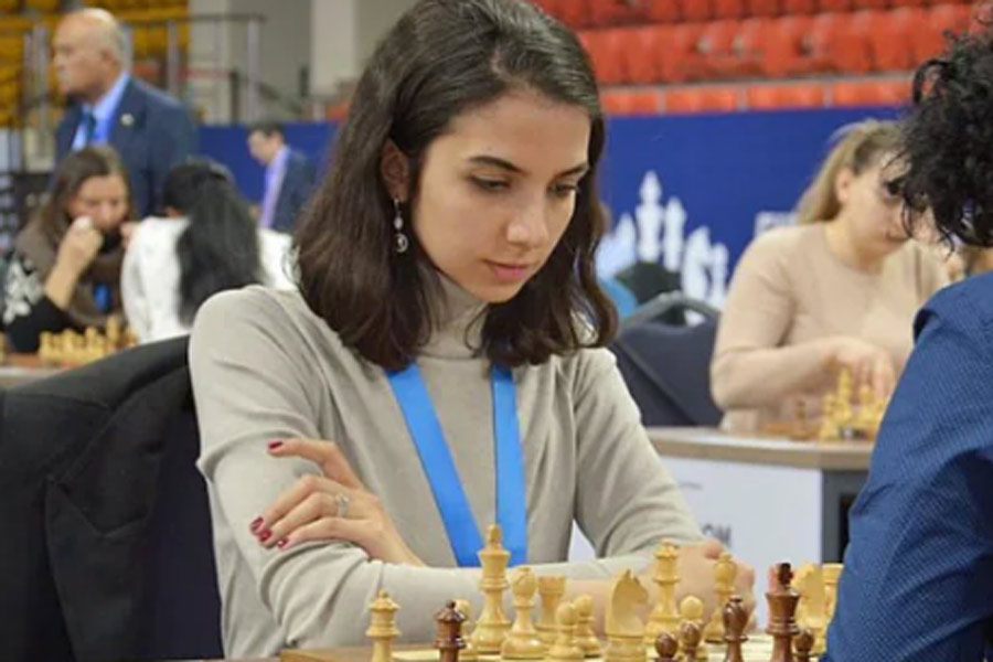 Iranian chess player in exile for not wearing head scarf during one of her matches