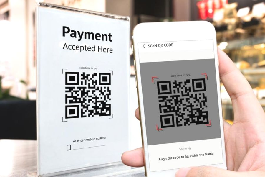 কার্ড লিঙ্ক করার পরে ইউপিআই কিউআর কোড স্ক্যানের মাধ্যমে গ্রাহকরা দোকান থেকে জিনিস কিনতে পারবেন। ইউপিআই পিন ছাড়া যেহেতু লেনদেন সম্ভব নয়, তাই এই লেনদেন তুলনামূলক ভাবে অনেক সুরক্ষিত।