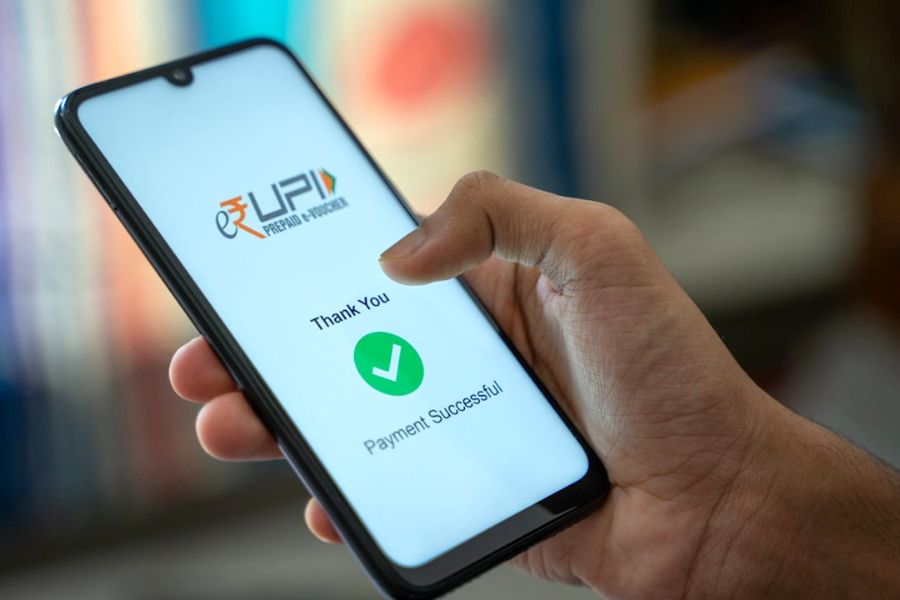 এর পর সর্বশেষ ধাপ, ‘সেট ইউপিআই পিন’ অপশনে গিয়ে ইউপিআই পিন দিন। তা হলেই ইউপিআই পিন সেট হয়ে যাবে। আপাতত মাত্র কয়েকটি ব্যাঙ্কের ইস্যু করা রুপে কার্ডই ইউপিআই-এর মাধ্যমে ব্যবহার করা যাচ্ছে ।