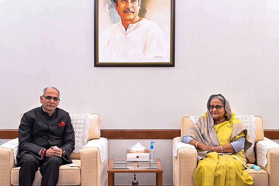 Picture of Indian Foreign Secretary Vinay Mohan Kwatra and Bangladesh PM Sheikh Hasina.