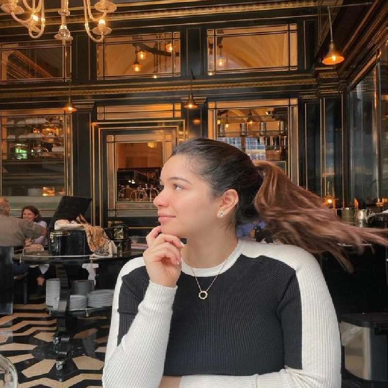 A photograph of Sara Tendulkar.