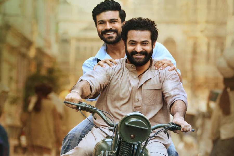 কিন্তু ‘বক্স অফিস কালেকশন’ কী ভাবে গণনা করেন ডিস্ট্রিবিউটাররা? প্রেক্ষাগৃহের মালিকের কাছে প্রতি সপ্তাহ অন্তর টাকা সংগ্রহ করেন তাঁরা। কিন্তু প্রতি সপ্তাহে এই টাকার পরিমাণ সমান থাকে না।