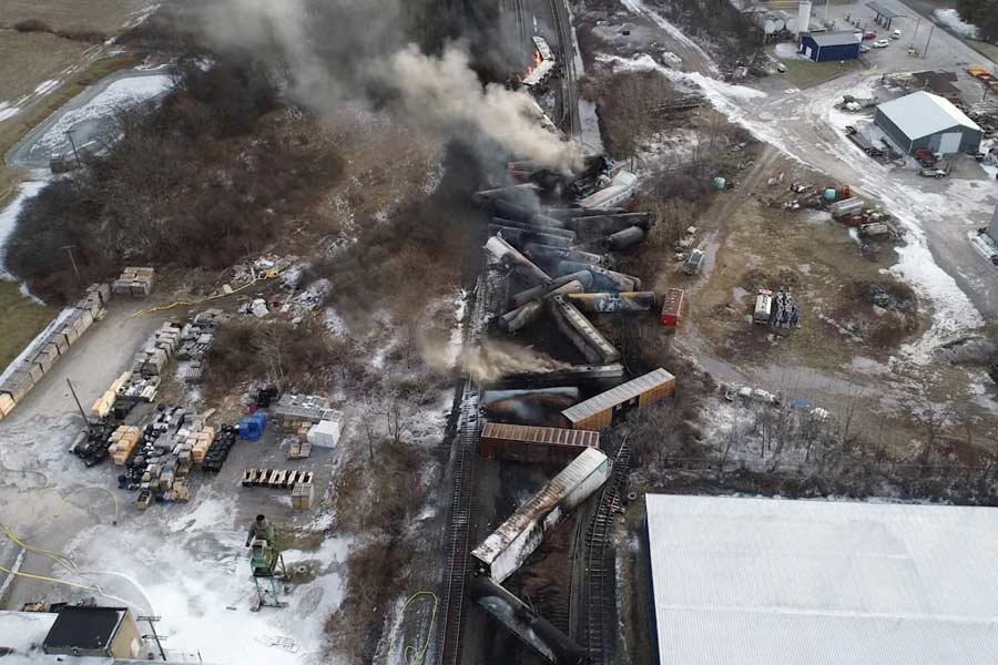 image of derailed site in east palestine in ohio 