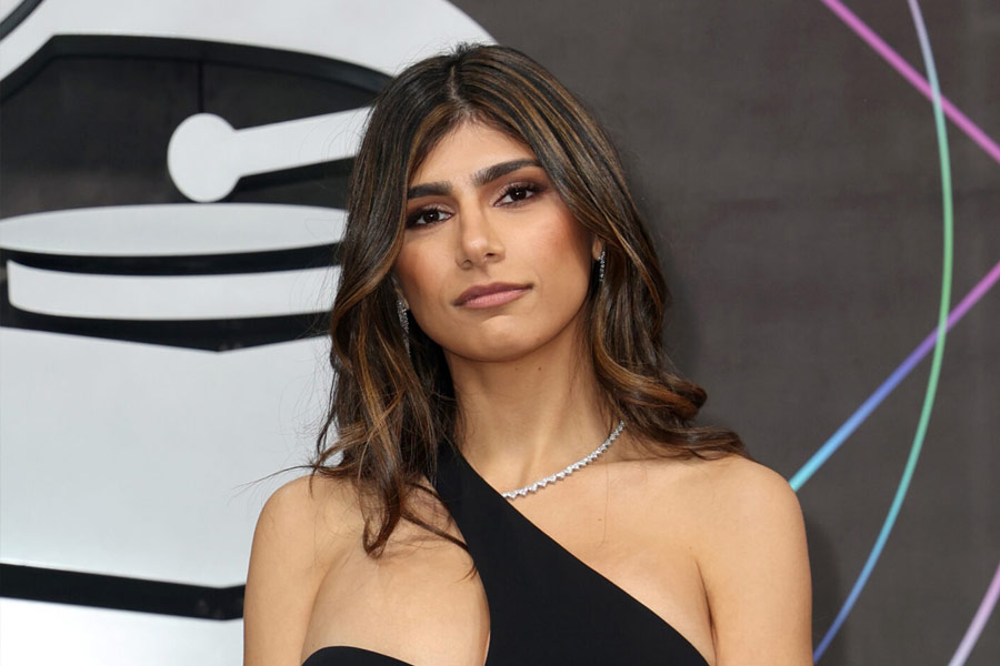 Mia Khalifa fashion.