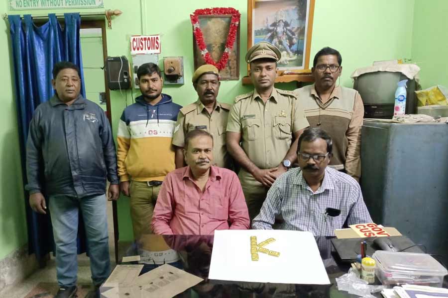 Customs department recovers gold from Karimpur of Nadia