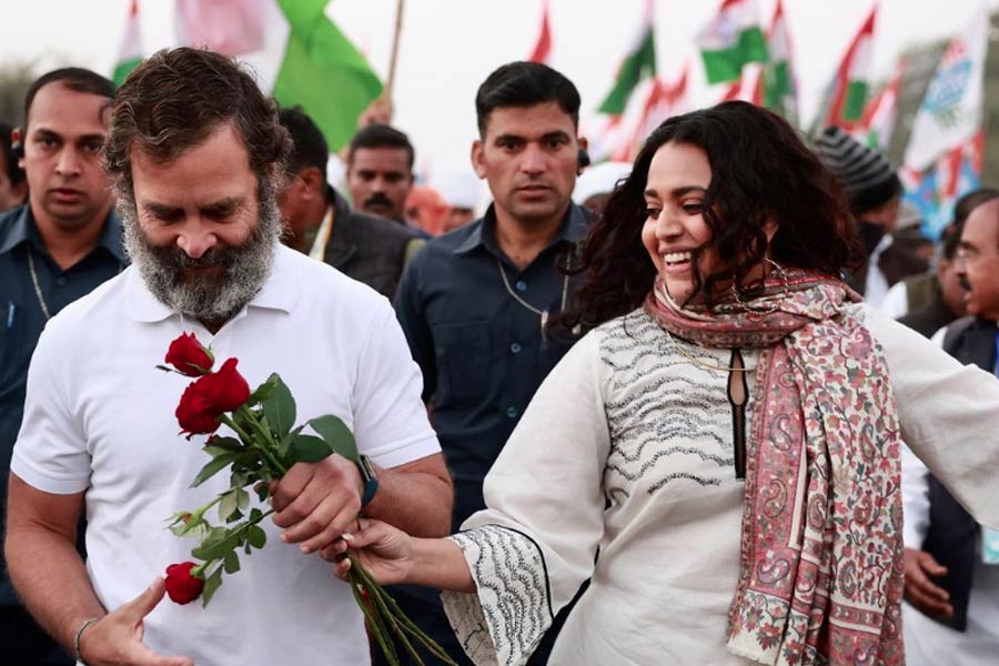 image of swara Bhasker with Rahul Gandhi
