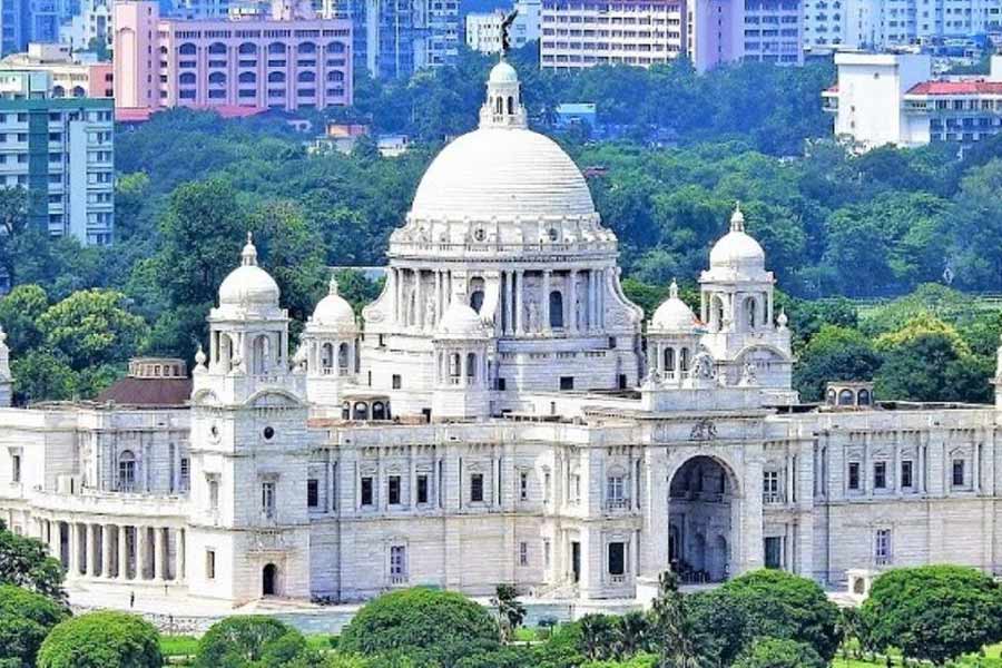 ভিক্টোরিয়া মেমোরিয়াল ইন্দো-সারাসেনিক পুনরুত্থানপন্থী শৈলীতে নির্মিত। এই স্থাপত্যে ইউরোপীয় এবং মুঘল শৈলীর মিশ্রণ লক্ষ করা যায়।