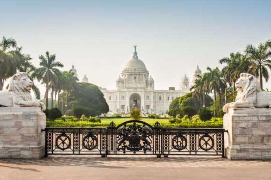 যে হেতু ব্রিটিশ সরকার জাপানিদের কাছে এই ছদ্মবেশের পরিকল্পনা ফাঁস করতে চায়নি, তাই তারা ভিক্টোরিয়ার আশপাশে যে কোনও ধরনের ফোটোগ্রাফি কঠোর ভাবে নিষিদ্ধ করে দেয়। ফলে জাপানি আগ্রাসনের হাত থেকে রক্ষা পায় ভিক্টোরিয়ার ভবন এবং এর মাথায় থাকা পরি।