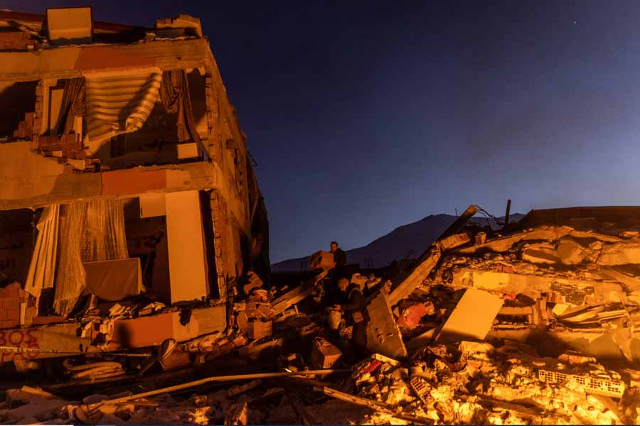 image of earthquake in Turkey 