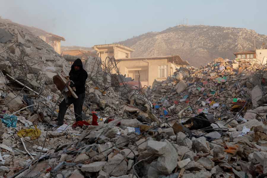 image of earthquake in Turkey 