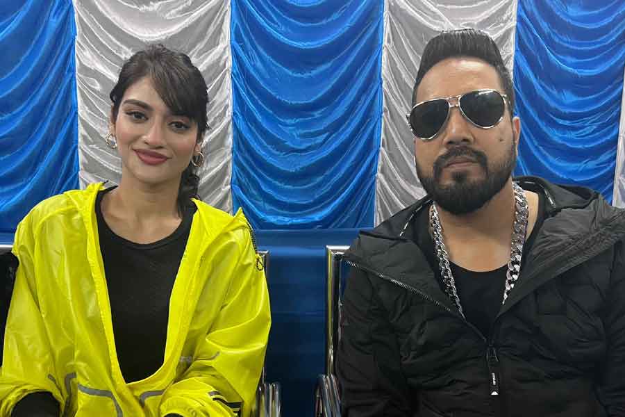 mika singh praise nusrat jahan in basirhat