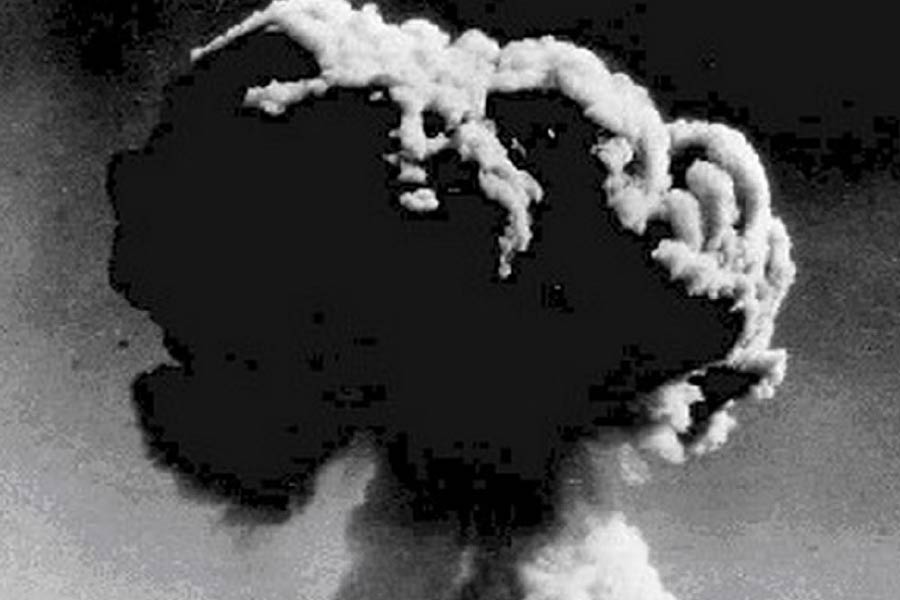 সাল ১৯৬৫। সিআইএ এবং আইবি যৌথ ভাবে চিনের ওপর নজরদারি চালানোর সিদ্ধান্ত নেয়। দুই সংস্থা মিলে ঠিক করে একটি শক্তিশালী যন্ত্র বসানো হবে ভারত-তিব্বত সীমান্তে। এই যন্ত্রের সাহায্যে চিন থেকে আসা রেডিয়ো সঙ্কেতে নজর রেখে চিনের পারমাণবিক কার্যকলাপের ওপর নজরদারি চালানো যাবে। সিআইএ এবং আইবি-র এই যৌথ উদ্যোগের নাম ‘অপারেশন হ্যাট’।