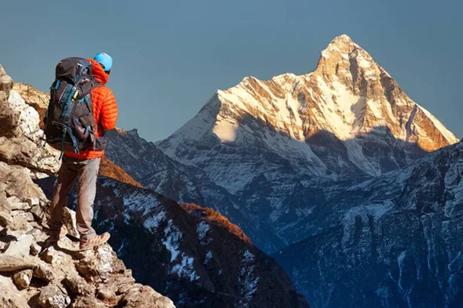 পরিস্থিতি বিবেচনা করে পারমাণবিক যন্ত্রটিকে চূড়ার কাছে একটি গুহার মতো জায়গায় রেখে নীচে নেমে আসে অভিযাত্রী দল। পরের বছর অভিযাত্রী দল ওই জায়গায় গিয়ে দেখেন সেখান থেকে গায়েব হয়ে গিয়েছে যন্ত্রটি।