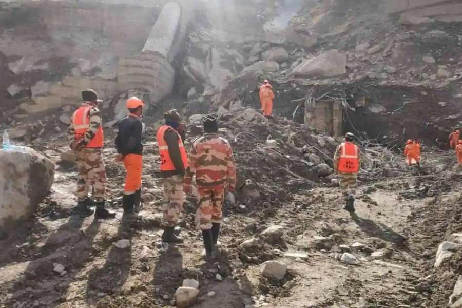 নন্দাদেবীতে হিমবাহের ভাঙনের ফলে ঋষিগঙ্গা এবং ধৌলিগঙ্গার জলস্তর আচমকা অনেকটা বেড়ে যায়। এর ফলে চামোলীতে হড়পা বানের সৃষ্টি হয়। এর ফলে প্রায় ৮২ জনের মৃত্যু হয়, নিখোঁজ হন ২০০ জন। এই হড়পা বানে ঋষিগঙ্গা জলবিদ্যুৎ প্রকল্প এবং এনটিপিসির তপোবন জলবিদ্যুৎ প্রকল্প ব্যাপক ক্ষতিগ্রস্ত হয়।