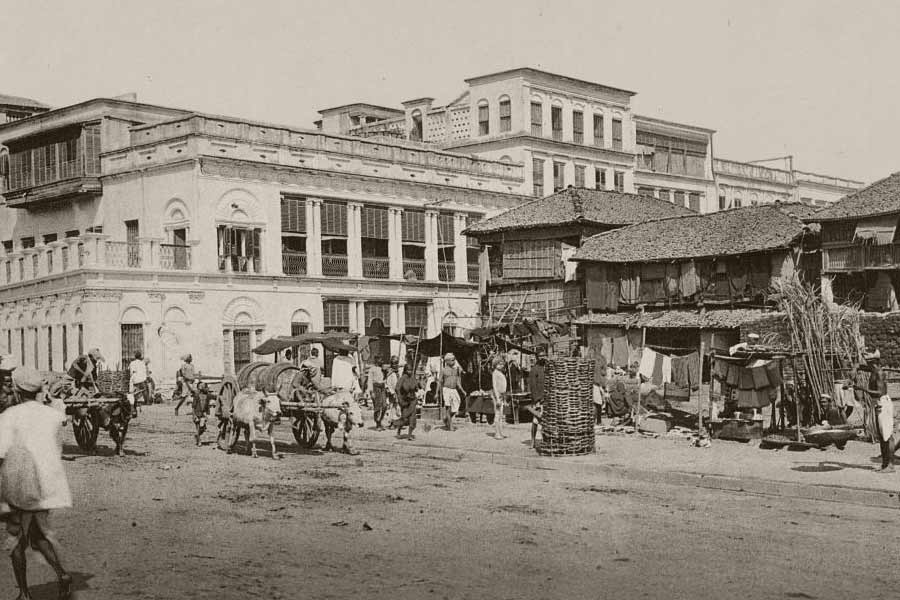 বৈঠক বসার কারণে ক্রমে জায়গাটার নাম মুখে মুখে ‘বৈঠকখানা’ নামে ছড়িয়ে পড়ে। বাজারের নাম হয়ে যায় ‘বৈঠকখানা বাজার’। চার্নকের ব্যবসায়িক সাফল্যের কারণে ওই বটগাছের অবদান ছিল বলেও মনে করতে শুরু করেন অনেকে। ফলে বটবৃক্ষের আশীর্বাদ পেতে আরও ভিড় বাড়তে থাকে ওই জায়গায়। 