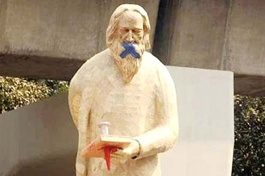 A Photograph of sculpture of Rabindranath Tagore 