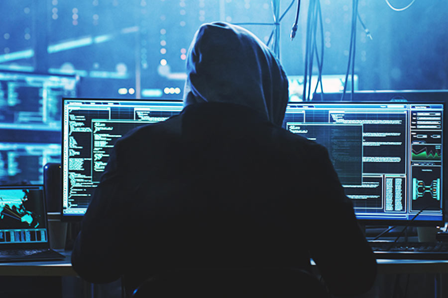 ১৯৯৯ সালের অগস্ট থেকে অক্টোবরের মধ্যে বেলসাউথ এবং মিয়ামি ডেড স্কুলের ওয়েবসাইট-সহ একাধিক ওয়েবসাইট হ্যাক করেন জোনাথন। আর এর মাধ্যমেই আমেরিকার গোয়েন্দা সংস্থাগুলির নজরে আসেন।