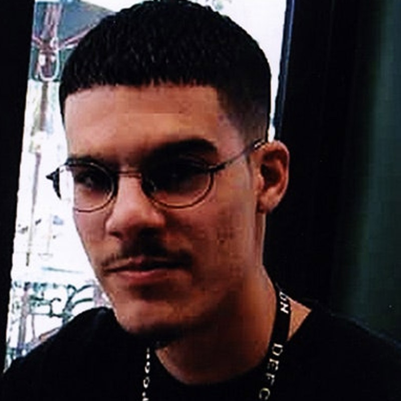 এর মধ্যেই আমেরিকার প্রতিরক্ষা মন্ত্রকের একটি বিভাগ ‘ডিফেন্স থ্রেট রিডাকশন এজেন্সি (ডিটিআরএ)’-এর ওয়েবসাইটে উঁকিঝুঁকি মারতে থাকেন জোনাথন। গোয়েন্দারা বুঝতে পেরে জোনাথনকে আটক করে জিজ্ঞাসাবাদ শুরু করেন।