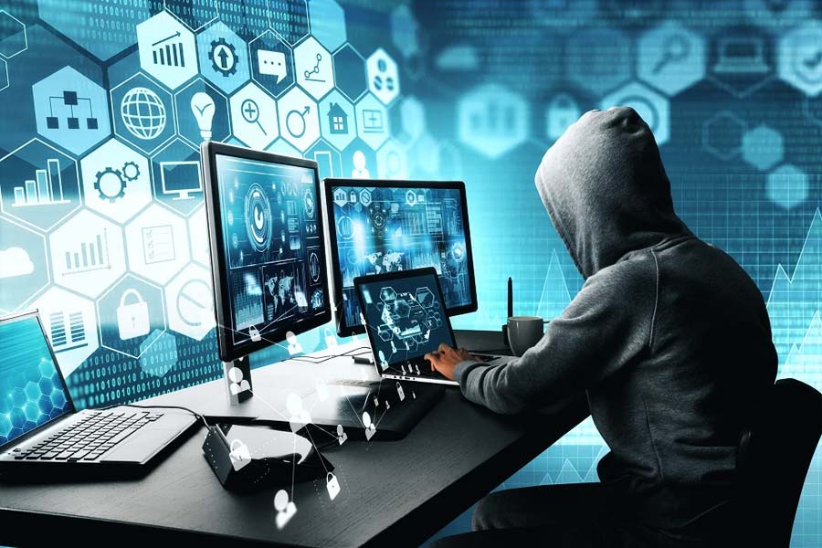 পাশাপাশি তিনি ডিটিআরএ-র ১০টি কম্পিউটারে নজরদারি চালাচ্ছিলেন বলেও তিনি স্বীকার করেন। 