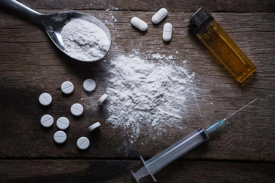 জোনাথনের কম্পিউটার ব্যবহারেও নিষেধাজ্ঞা জারি হয়। তবে সেই চুক্তিভঙ্গ করার এবং মাদক সেবন করার অভিযোগে তাঁকে শেষ পর্যন্ত ছয় মাসের জেলের সাজা শোনানো হয়।