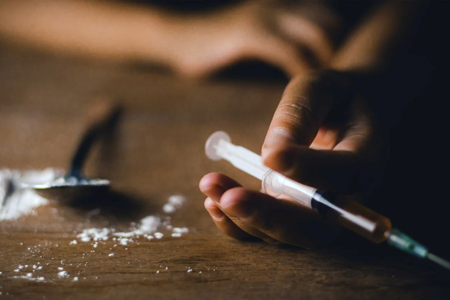 জেল থেকে বেরিয়ে খানিক মুষড়ে পড়েছিলেন জোনাথন। মাঝেমধ্যে মাদকও সেবন করতে শুরু করেন তিনি। কিন্তু হ্যাকিং থেকে নিজেকে দূরেই রেখেছিলেন তিনি।