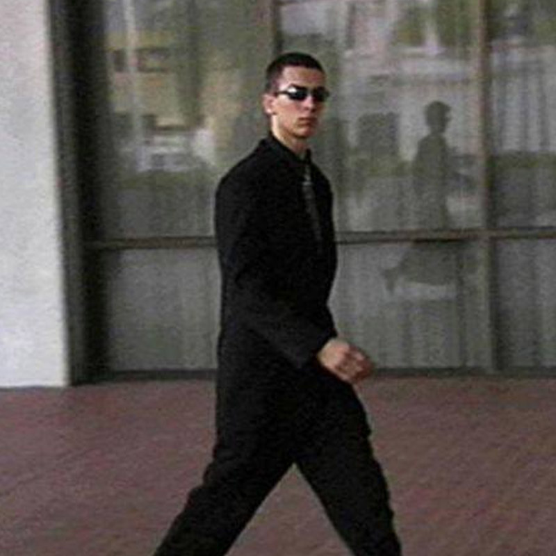 এই হ্যাকারদের দলের পান্ডা অ্যালবার্ট গঞ্জালেজ হ্যাকিং করে কোটি কোটি টাকার মালিক হয়েছিলেন। অ্যালবার্টের দলে কয়েক জন সদস্য ছিলেন যাঁরা জোনাথনের বন্ধু এবং পূর্বপরিচিত ছিলেন।