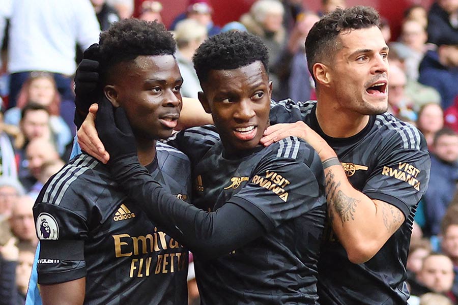 An image of Bukayo Saka and his team mates after the first goal against Aston Villa