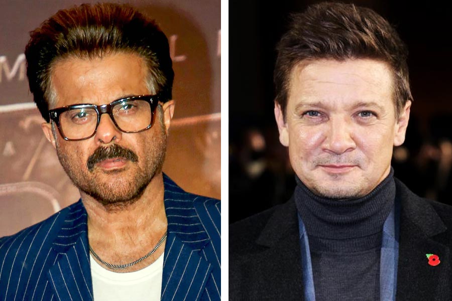 Photograph of Anil Kapoor and Jeremy Renner.