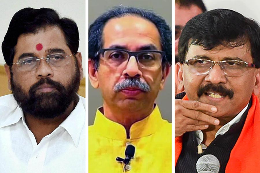 Sanjay Raut of Uddhav’s Shiv Sena alleges Rs 2000 crore deal for get Shiv Sena name and symbol