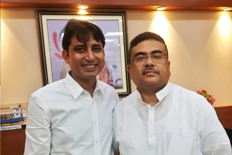 BJP leader Suvendu Adhikari with Congress candidate Bairan Biswas.